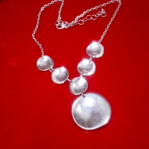 Beautiful silver tone necklace with large round disks as pendant